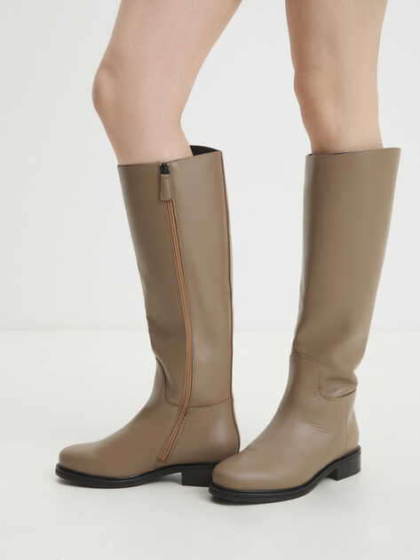 На фото: женские сапоги LORIBLU, артикул 4339094 (магазин Rendez-Vous)